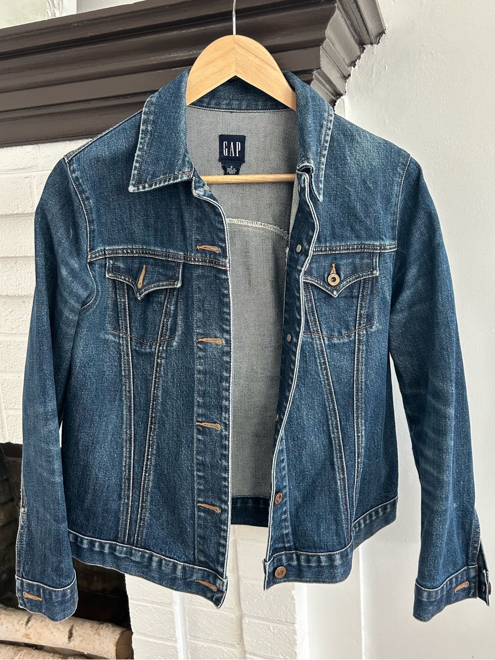 GAP Women's Medium Blue Denim Trucker Jacket